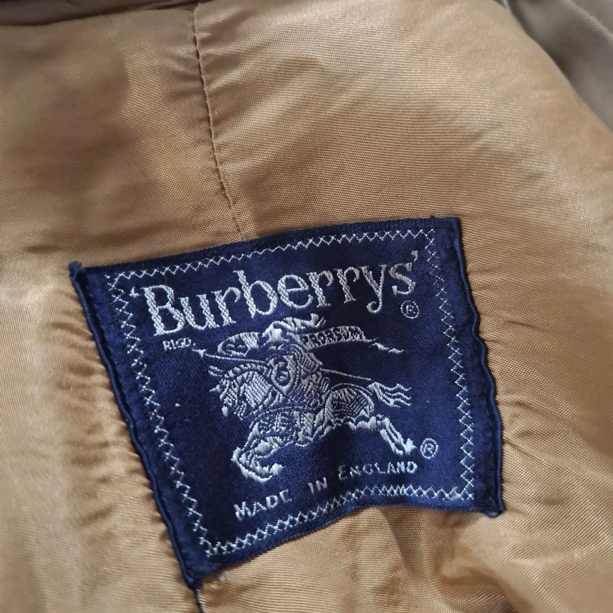 Burberry's Trench Coat in Beige Cotton