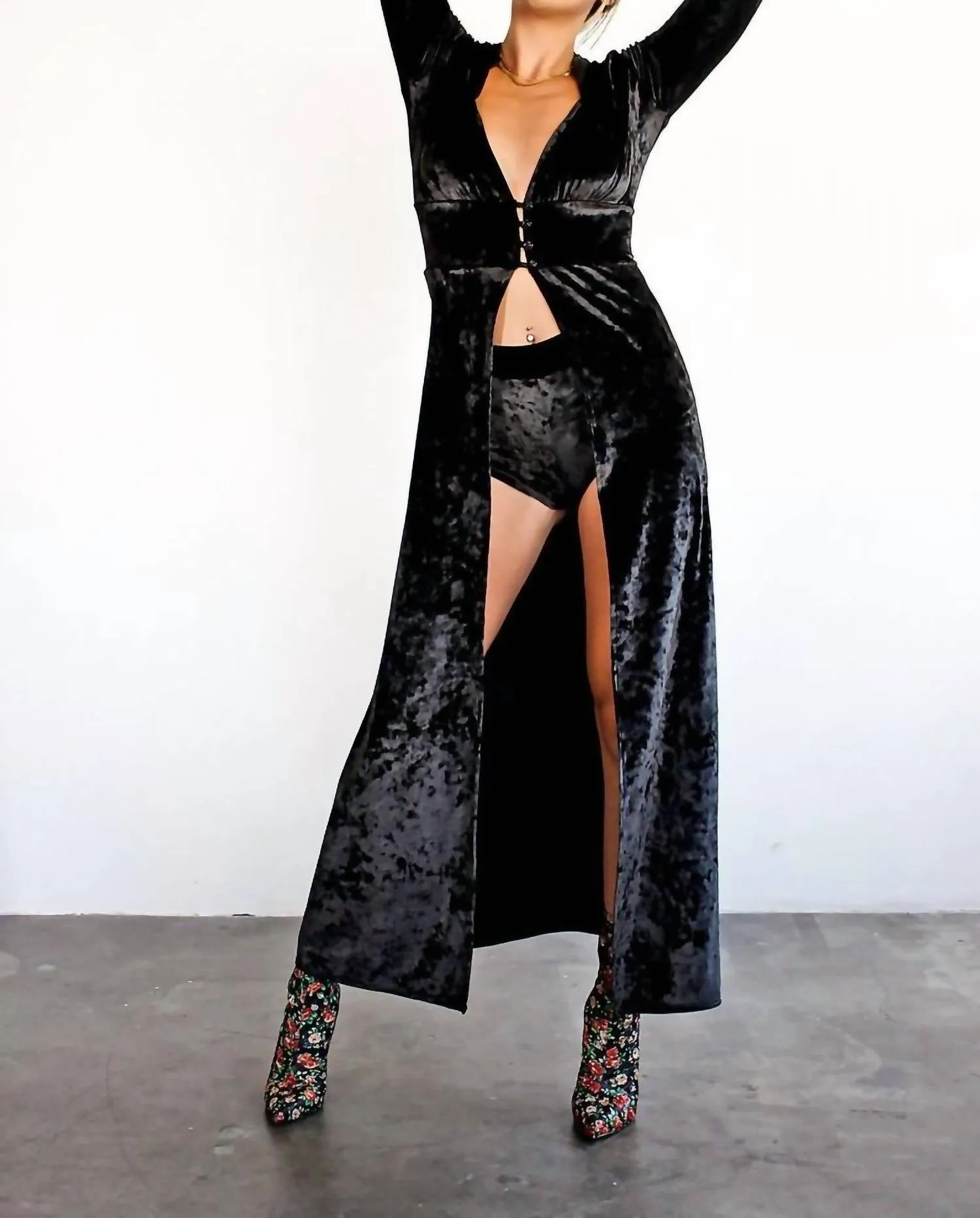 Crushed Velvet Hooded Duster Robe In Black