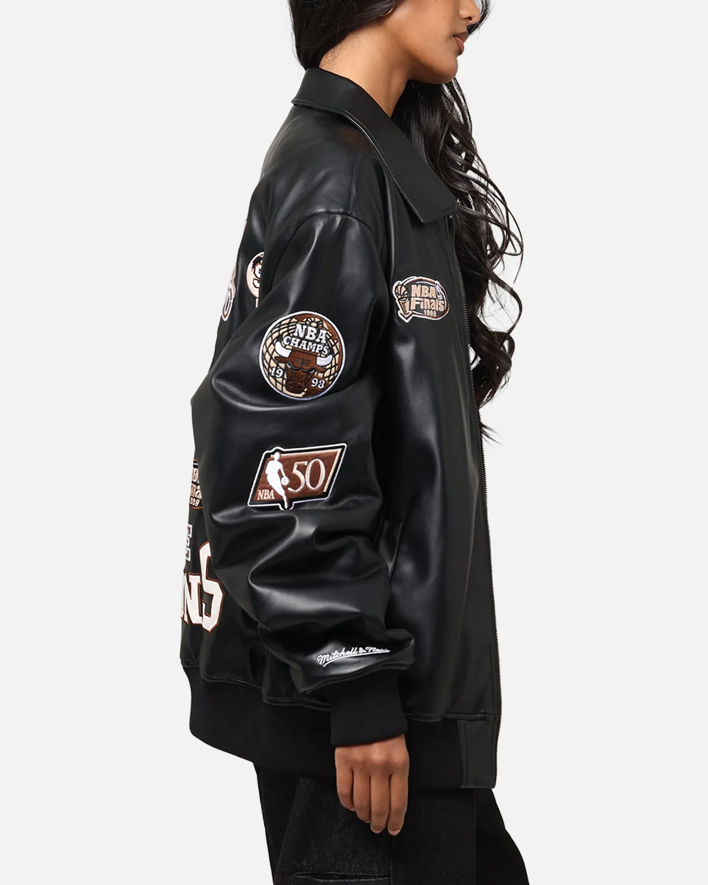 Mitchell & Ness Chicago Bulls 6 Time Jacket Black