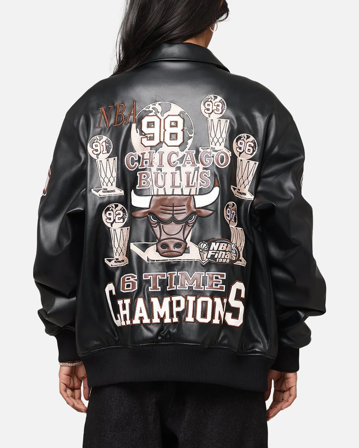 Mitchell & Ness Chicago Bulls 6 Time Jacket Black