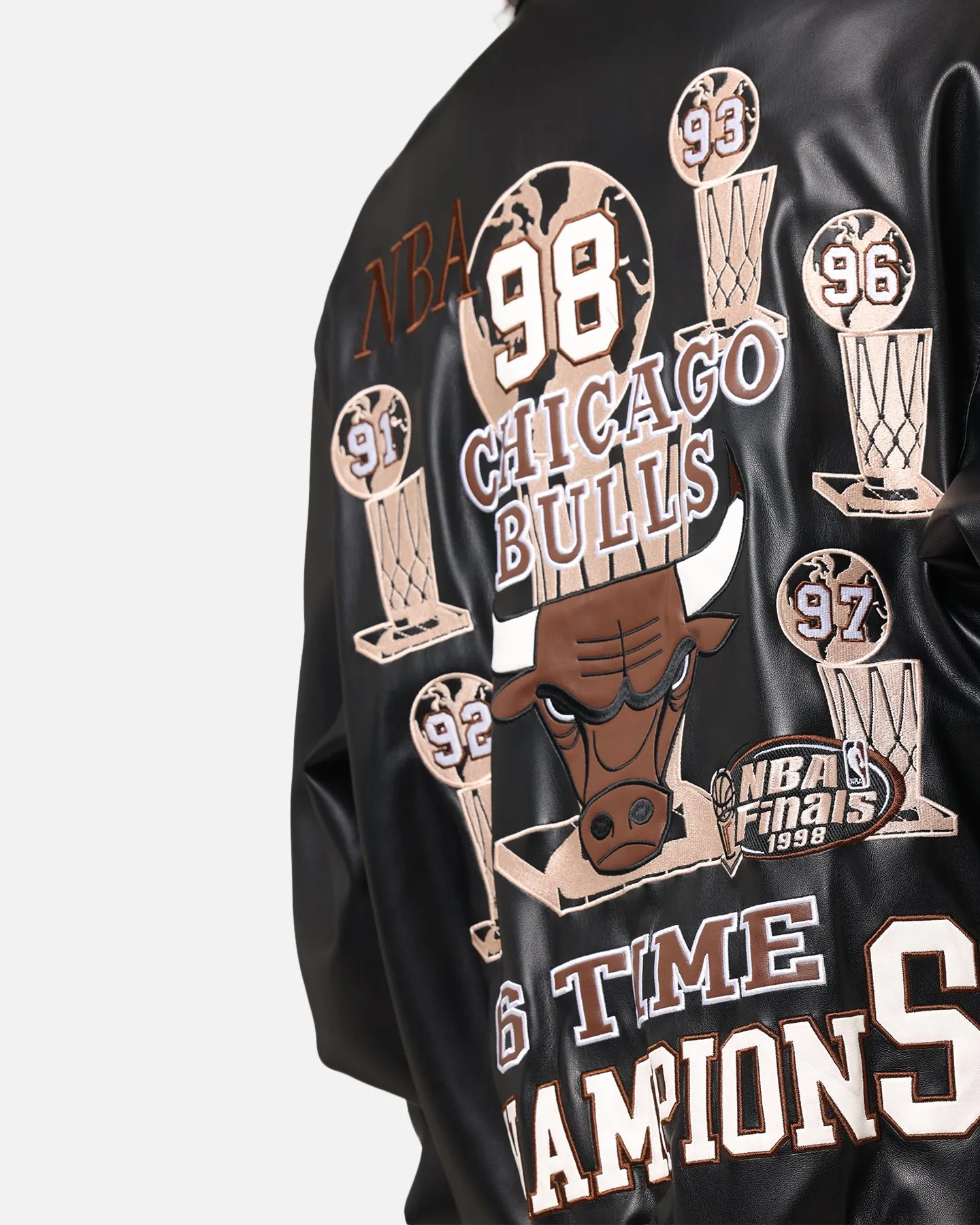 Mitchell & Ness Chicago Bulls 6 Time Jacket Black