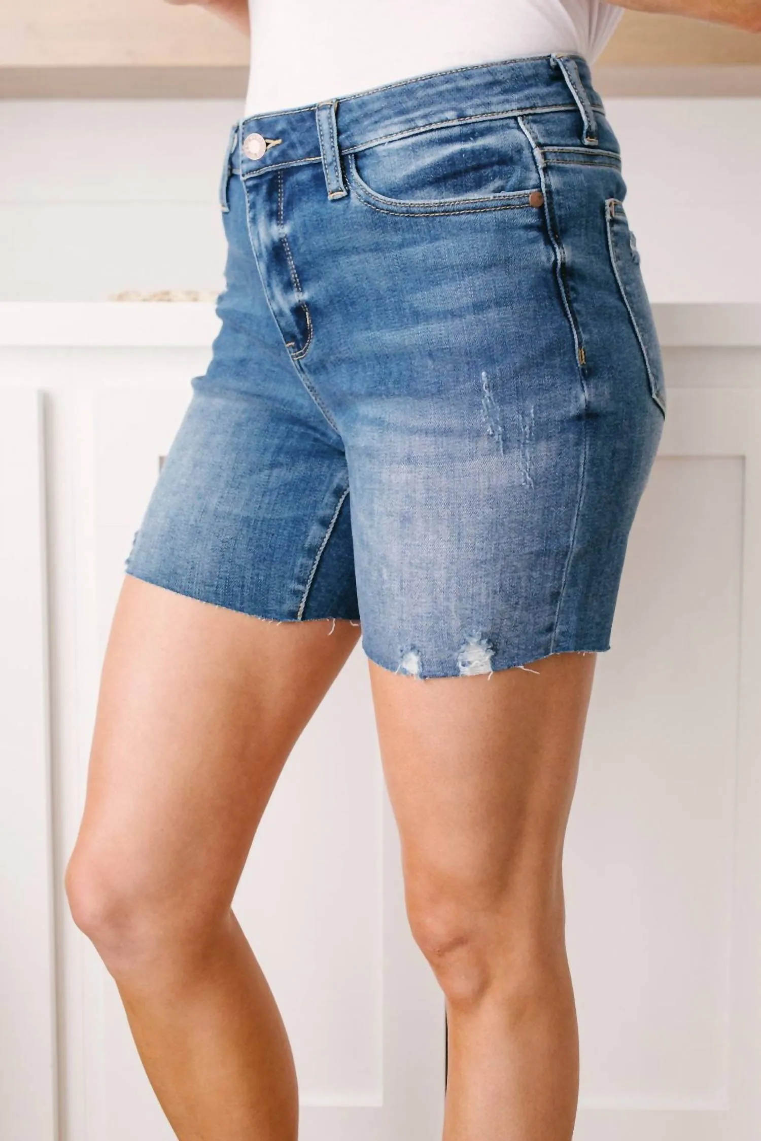 Straight Edge Dark Wash Shorts In Blue